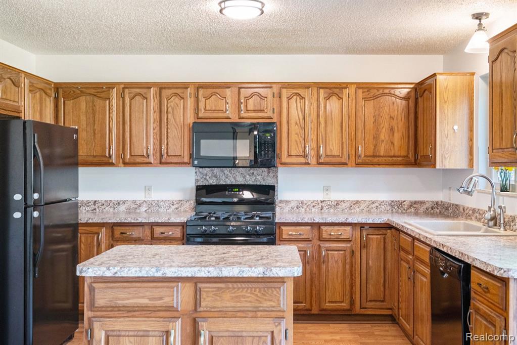 5430 Owen Road Linden, MI 48451 - Photo 5 of 17
