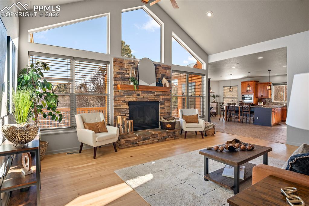 155 Balmoral Way Colorado Springs, CO 80906 - Photo 4 of 37