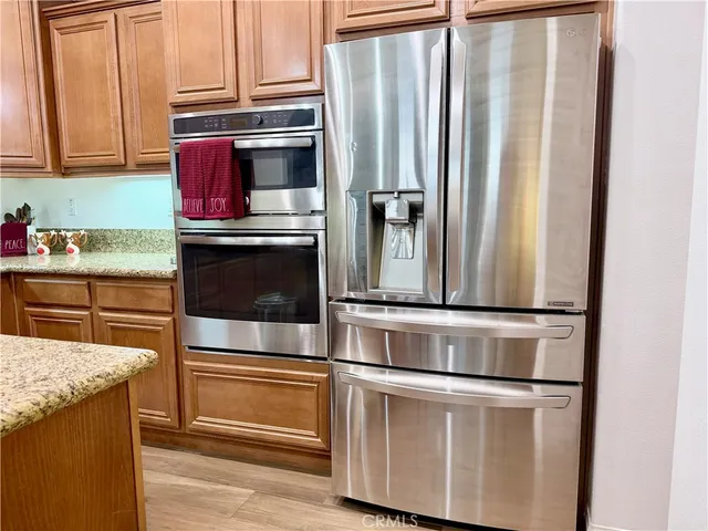 a view of livingroom with furniture and ceiling fan
