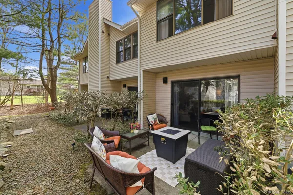 $329,000 | 209 Deer Ct Drive, Middletown, NY 10940