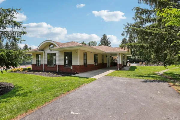 $329,000 | 209 Deer Ct Drive, Middletown, NY 10940