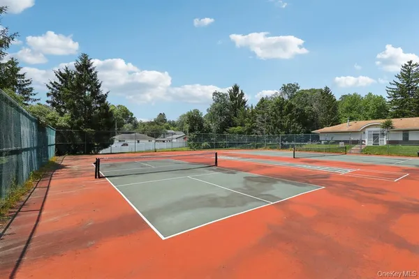 $329,000 | 209 Deer Ct Drive, Middletown, NY 10940