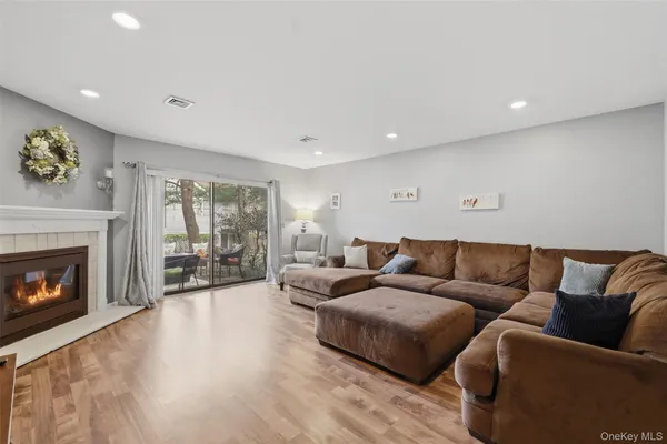 $329,000 | 209 Deer Ct Drive, Middletown, NY 10940