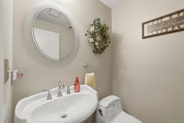 $329,000 | 209 Deer Ct Drive, Middletown, NY 10940