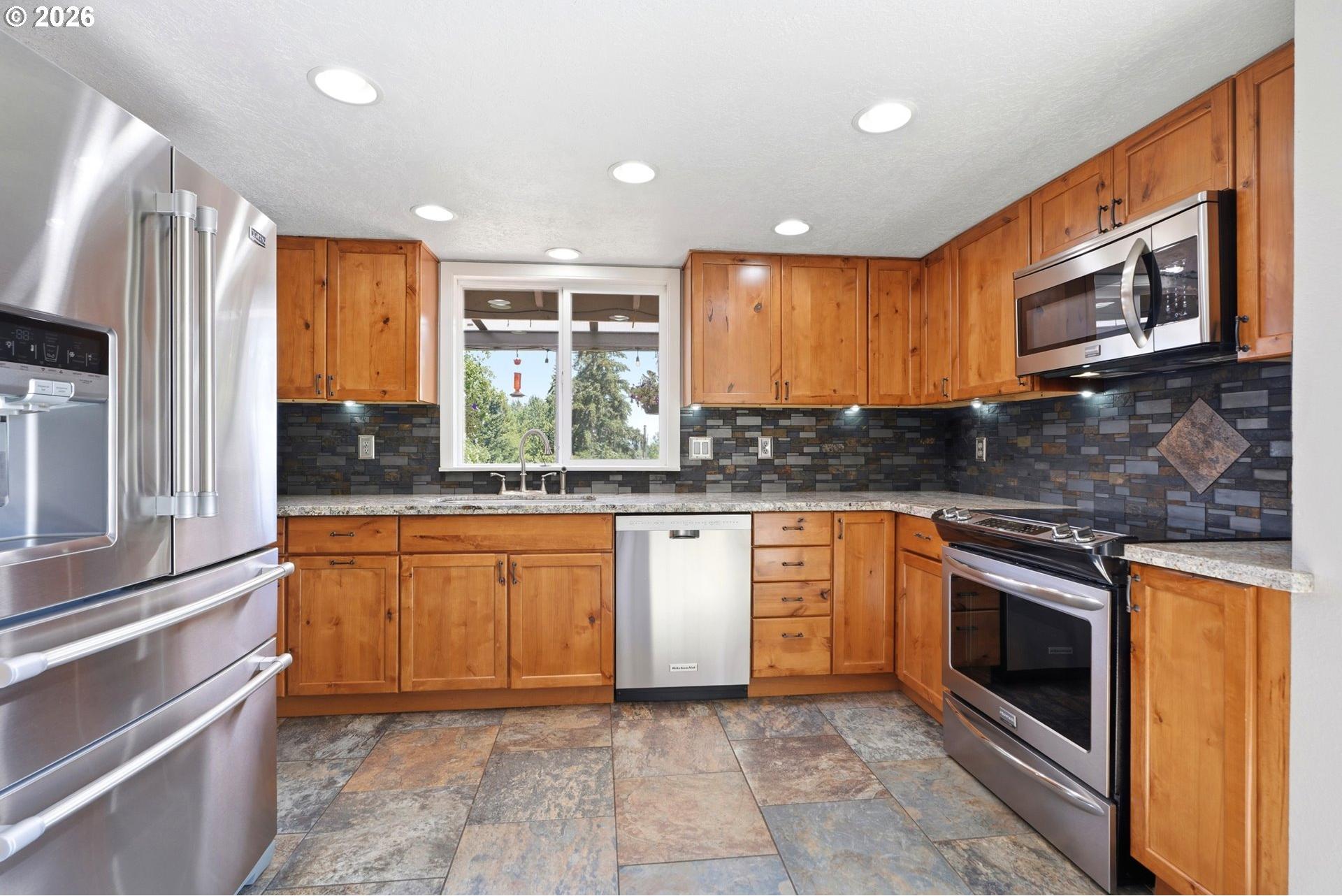 17987 South Redland Road Oregon City, OR 97045 - Photo 12 of 48 Gallery Image 12