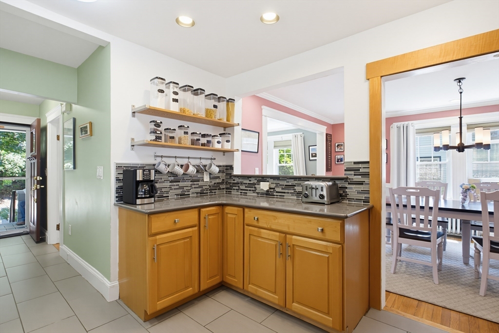 26 Grover Road Medford, MA 02155 - Photo 9 of 41