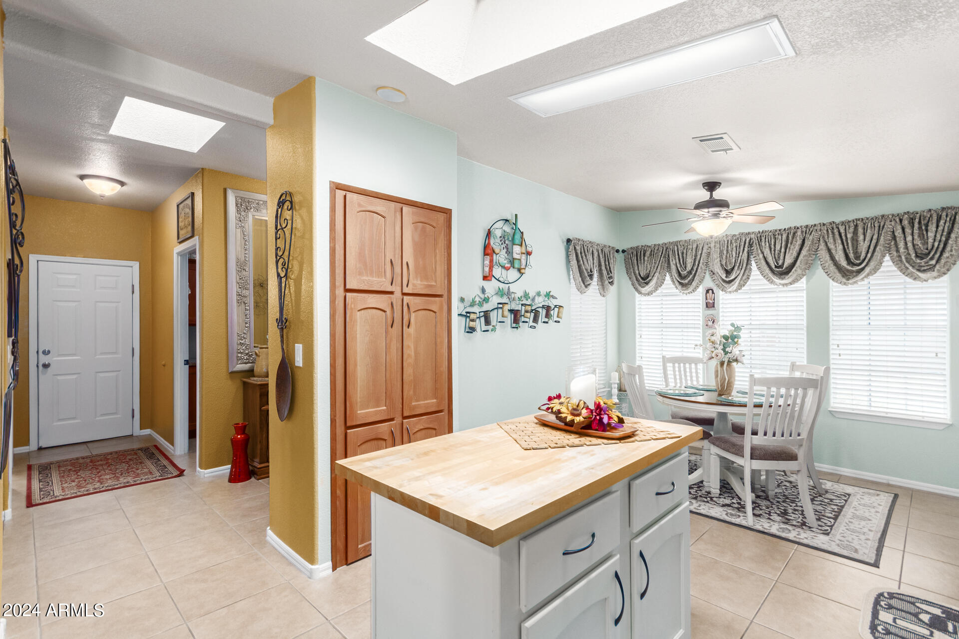 3301 South Goldfield Road, Unit 4020 Apache Junction, AZ 85119 - Photo 13 of 37 0010-10 - Goldfield