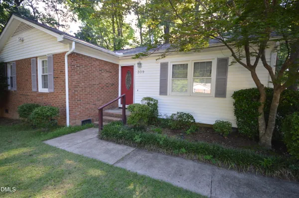 $1,800 | 309 Holtz Lane, Cary, NC 27511