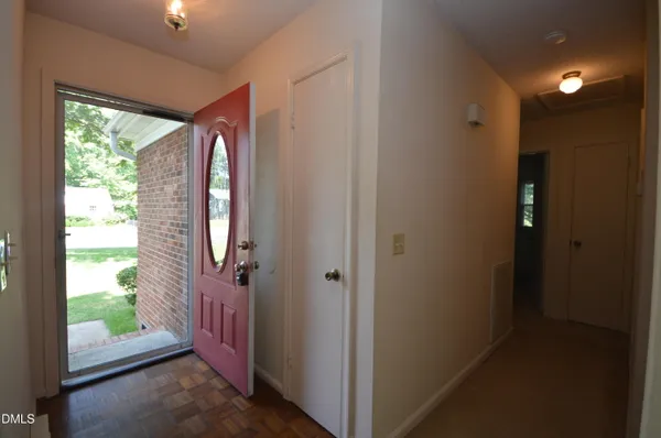 $1,800 | 309 Holtz Lane, Cary, NC 27511