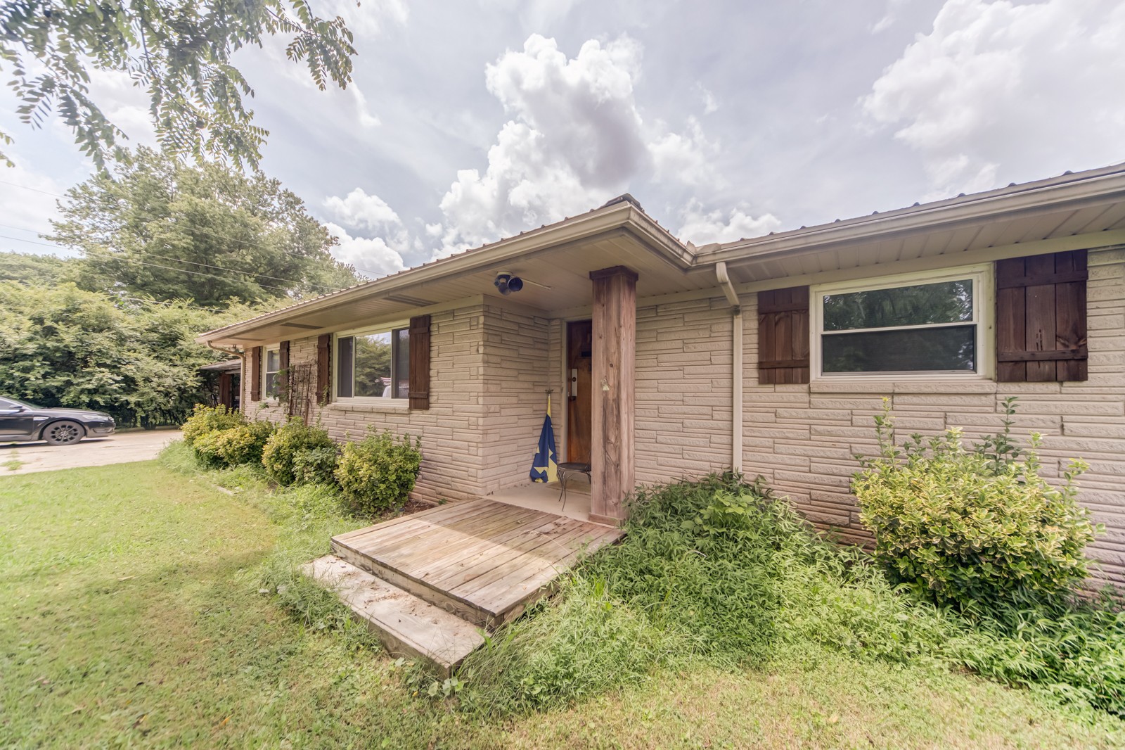 1353 Academy Road Portland, TN 37148 - Photo 35 of 35 a front view of a house with garden