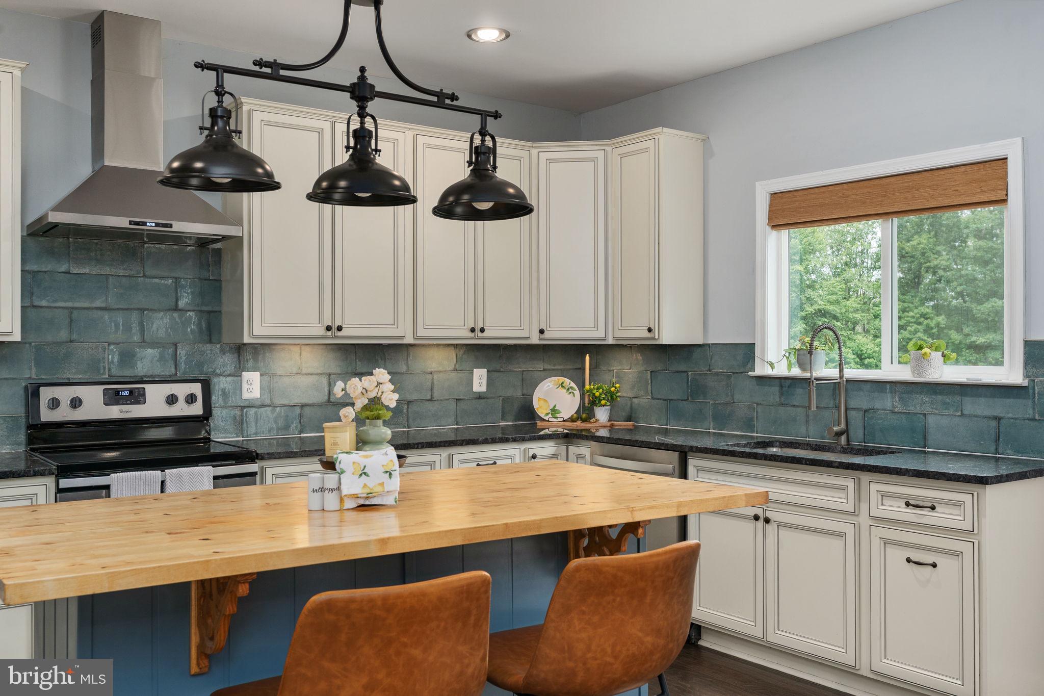 60 River Falls Road Fredericksburg, VA 22406 - Photo 19 of 73 This kitchen has so much style!