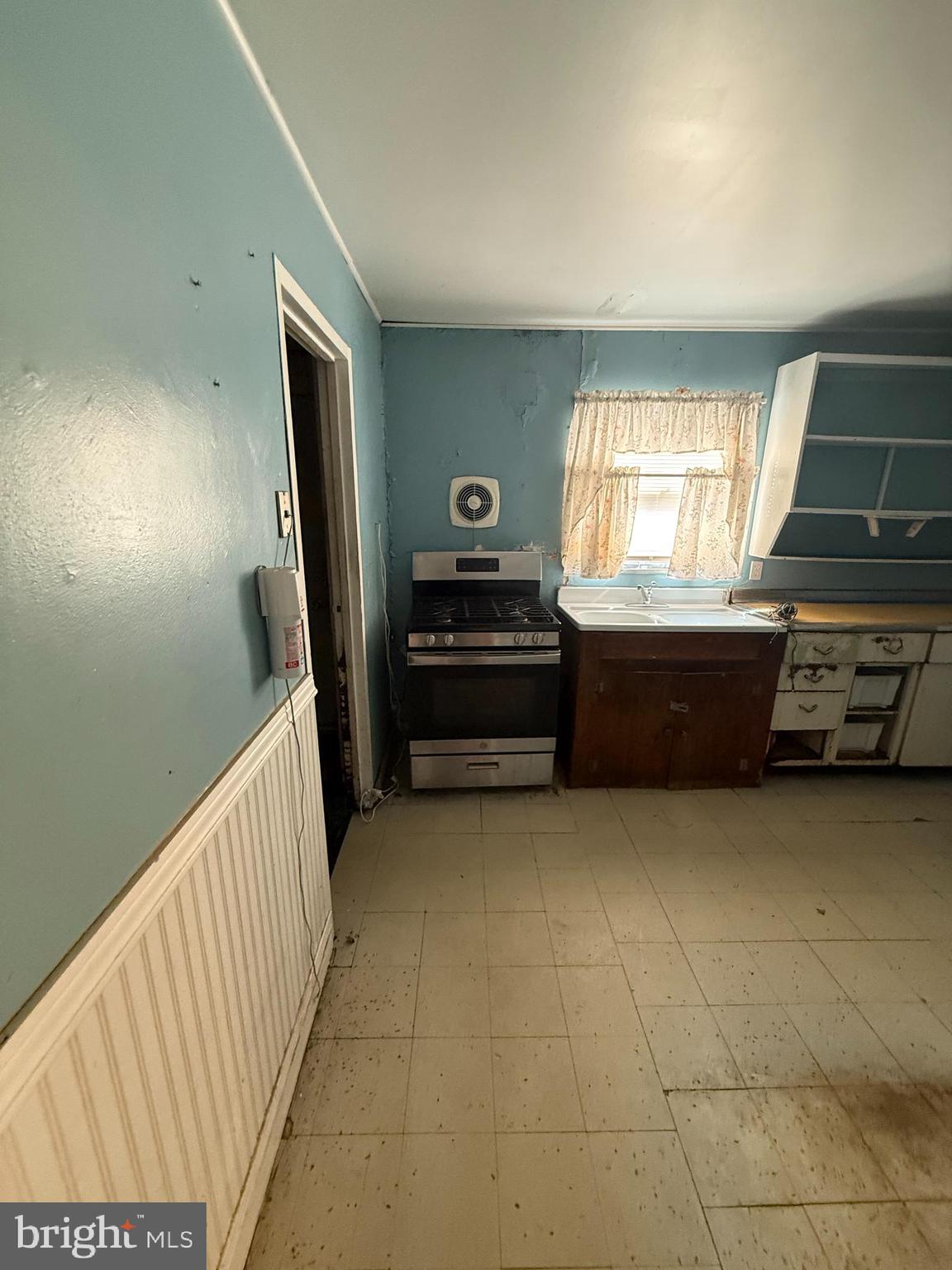 5720 Mitchell Road Levittown, PA 19057 - Photo 4 of 10