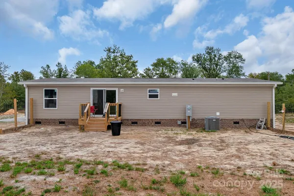 a view of a outdoor space with a house