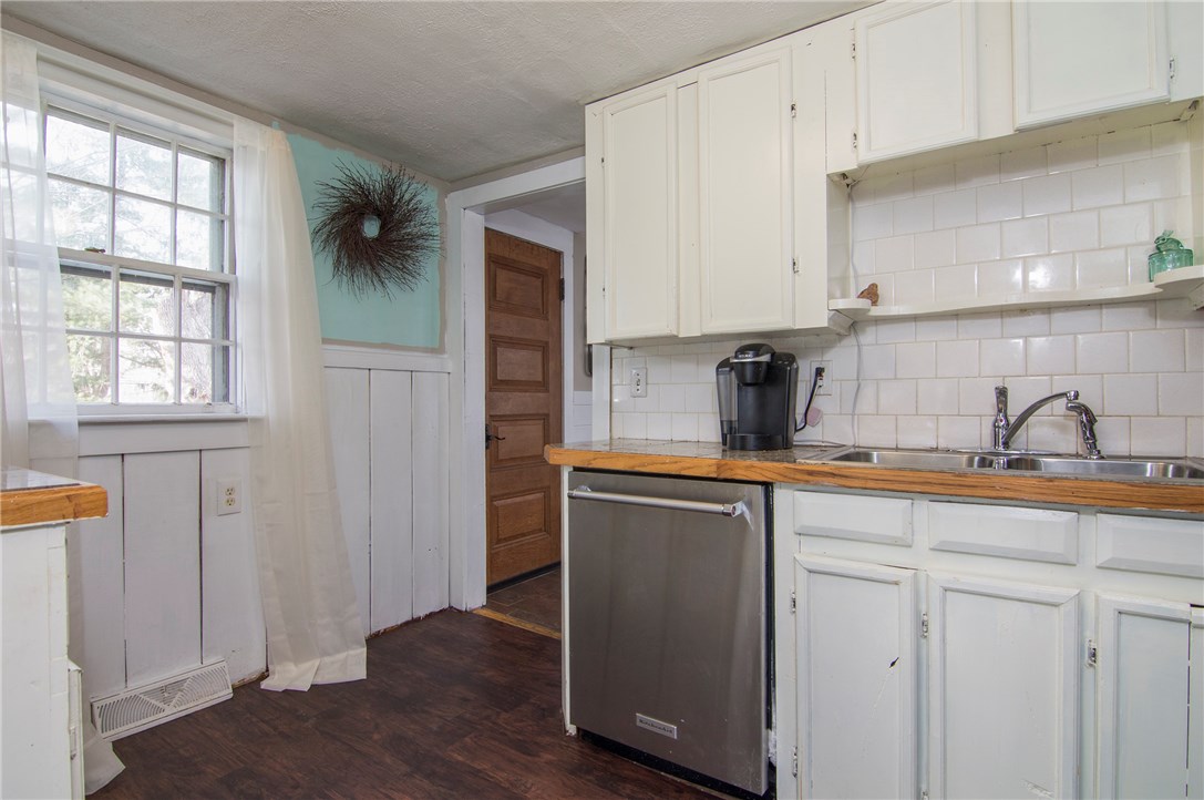 62 Dexter Road Scituate, RI 02857 - Photo 9 of 18 Gallery Image 9