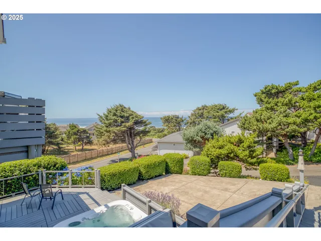 a view of an outdoor space