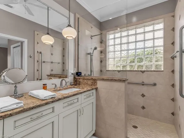 $725,000 | 317 Stella Maris Drive South, Naples, FL 34114