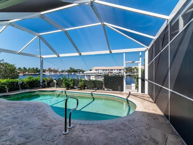 $725,000 | 317 Stella Maris Drive South, Naples, FL 34114