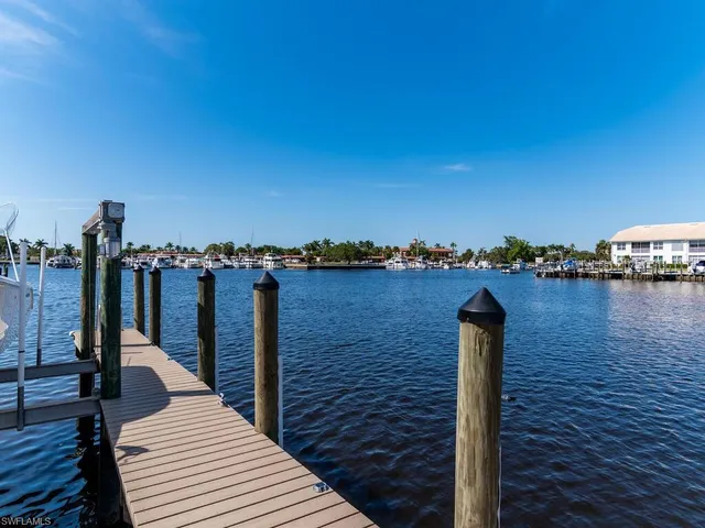 $725,000 | 317 Stella Maris Drive South, Naples, FL 34114