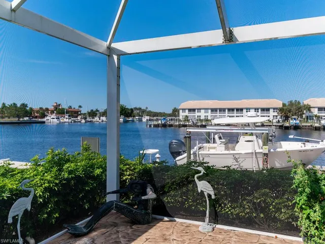 $725,000 | 317 Stella Maris Drive South, Naples, FL 34114