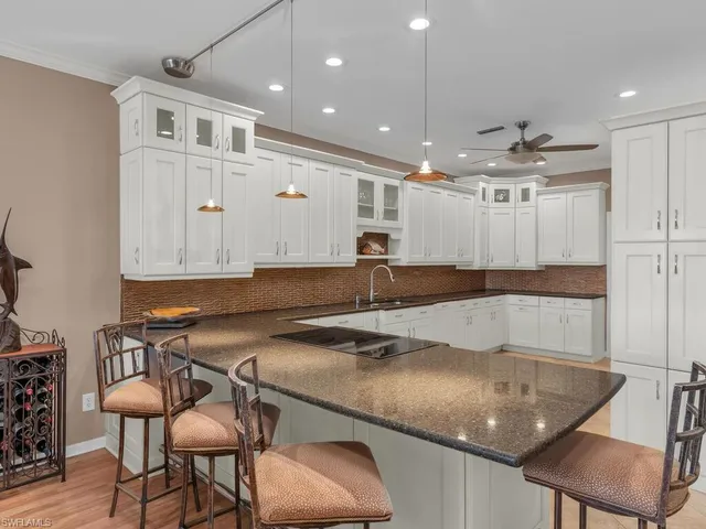 $725,000 | 317 Stella Maris Drive South, Naples, FL 34114