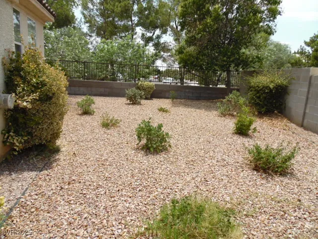 $1,995 | 9789 Floweret Avenue, Las Vegas, NV 89117