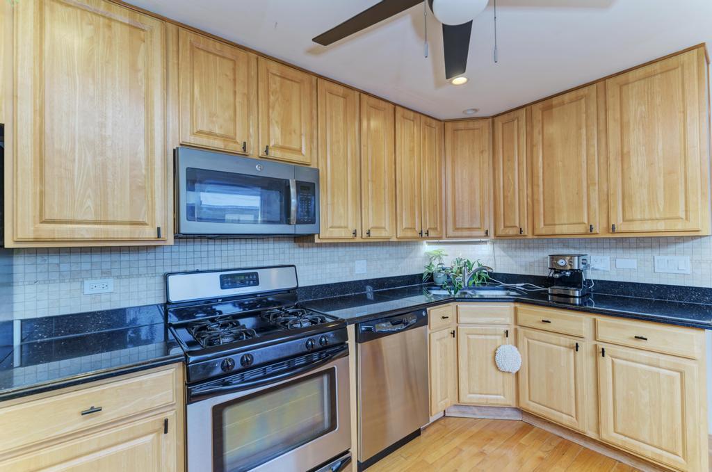 7453 North Sheridan Road, Unit 3B Chicago, IL 60626 - Photo 9 of 17 Gallery Image 9