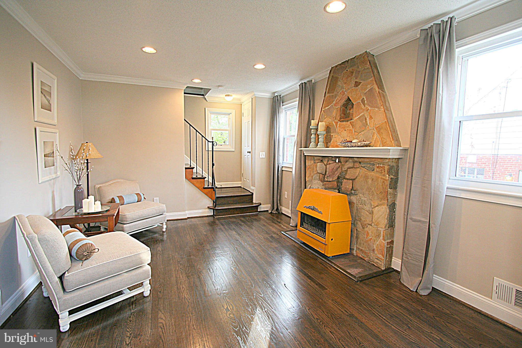 6133 Montrose Road Cheverly, MD 20785 - Photo 7 of 20 Living Room