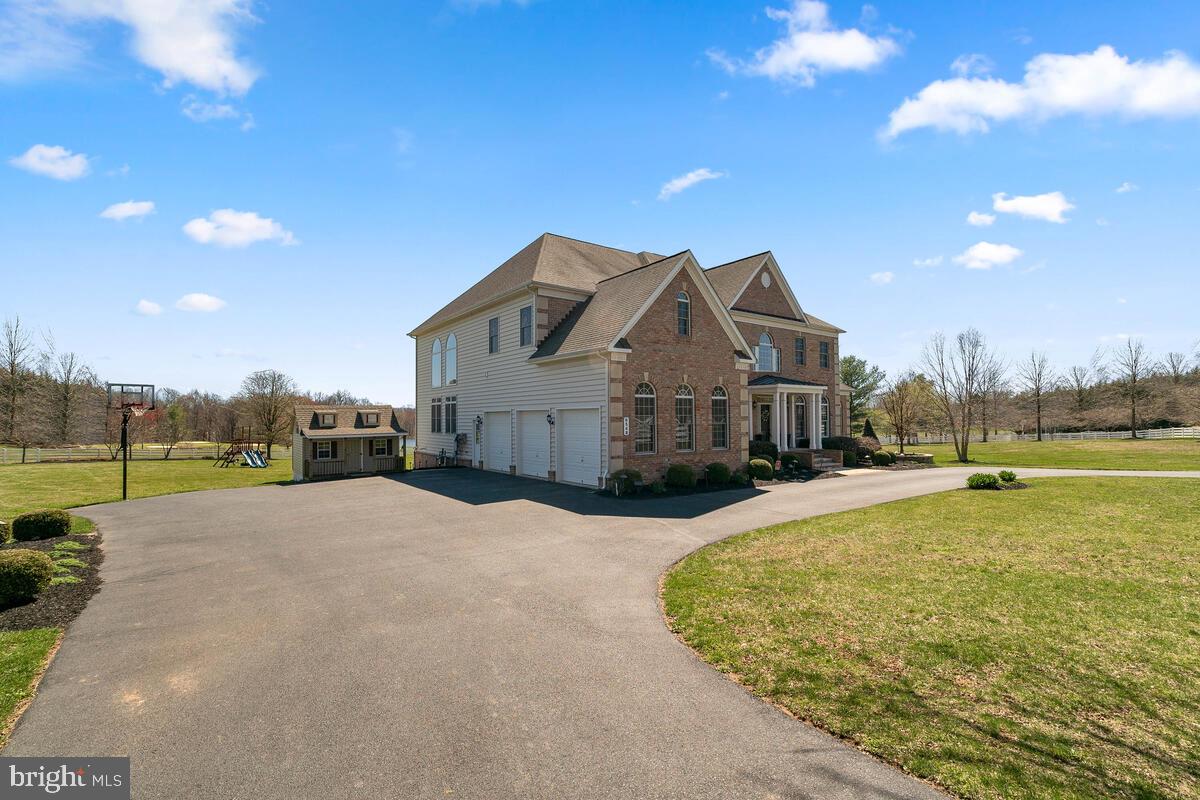 6548 Challedon Circle Mount Airy, MD 21771 - Photo 10 of 88