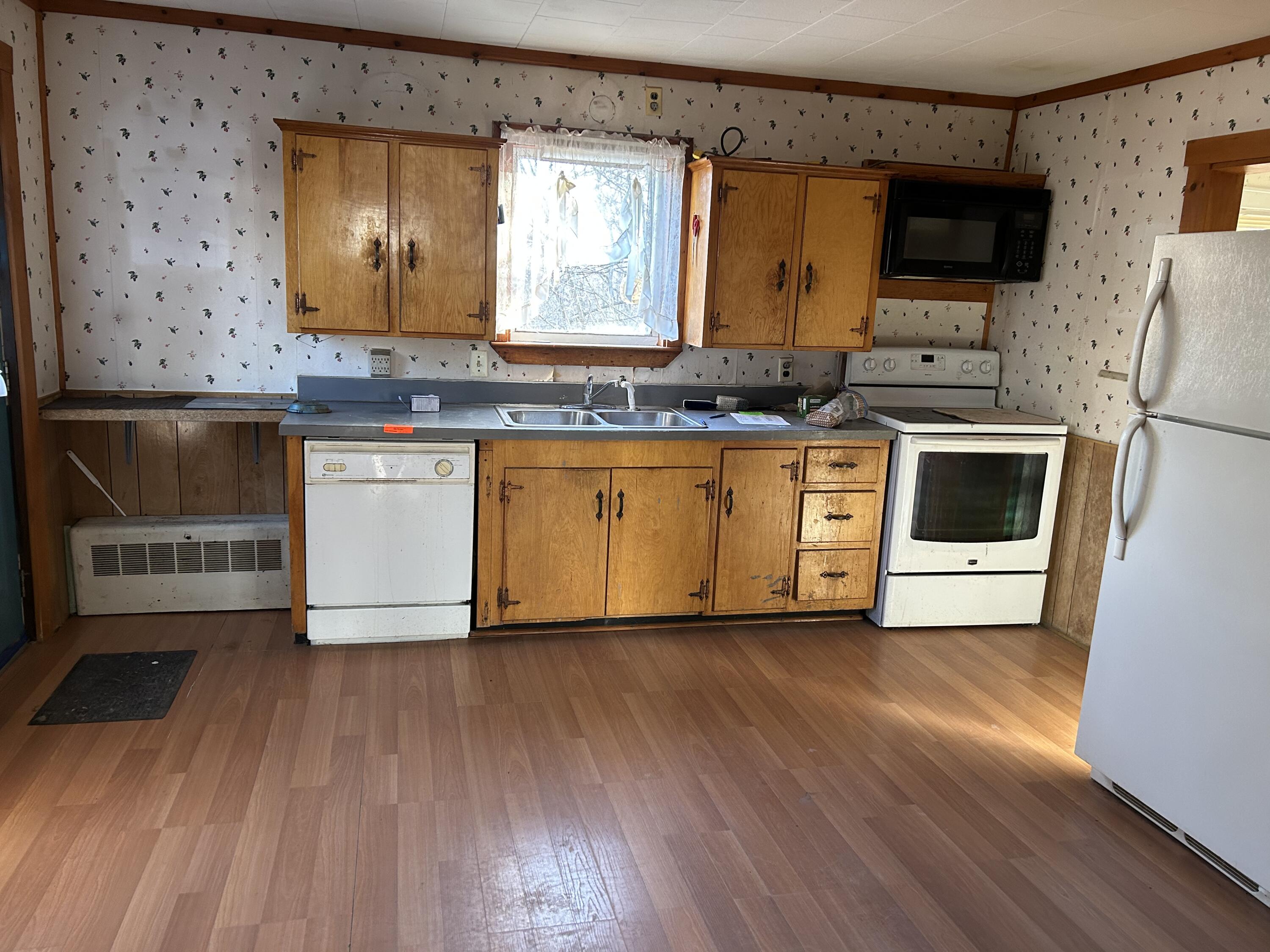 8 Clinton Street Milo, ME 04463 - Photo 3 of 15 AE57DD89-5289-42F3-8596-C202C6E01ECB