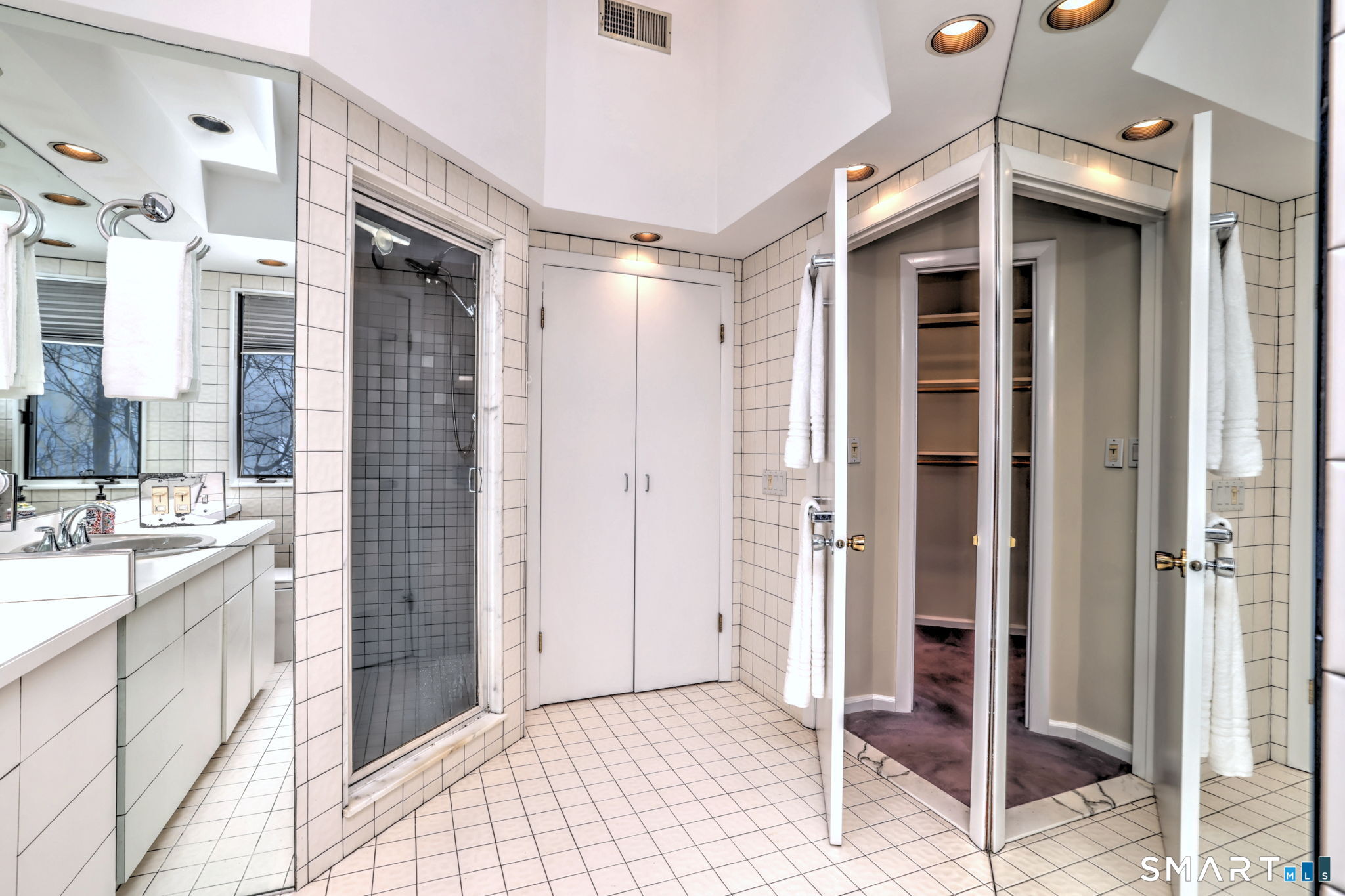 54 Tumblebrook Road Woodbridge, CT 06525 - Photo 11 of 30