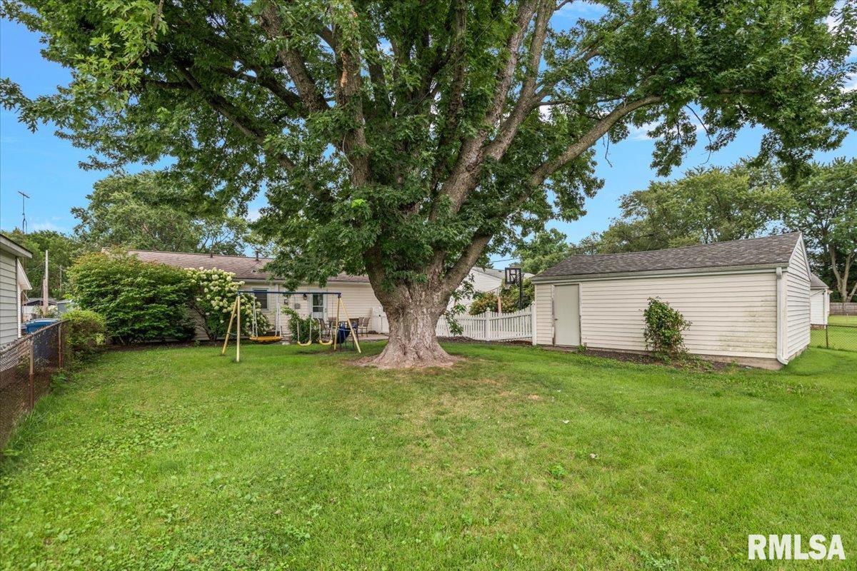 1527 Fairfield Drive Springfield, IL 62702 - Photo 26 of 27 Gallery Image 26