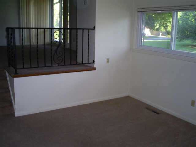 1040 Afton Road Columbus, OH 43221 - Photo 4 of 10 Gallery Image 4