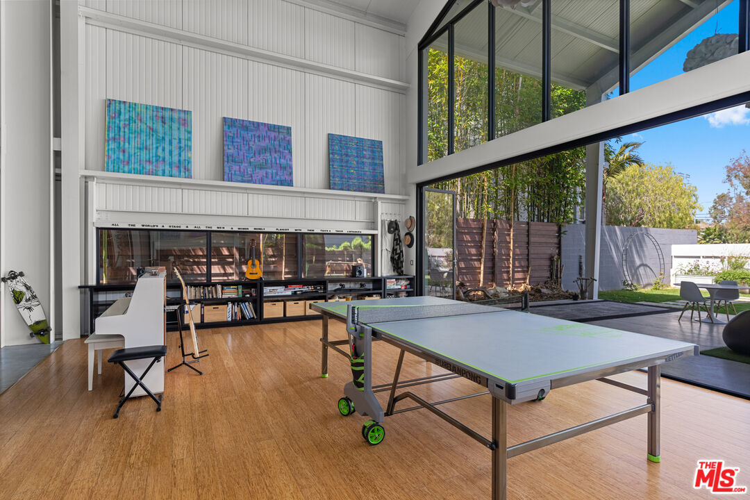 548 Rose Avenue Venice, CA 90291 - Photo 12 of 48 a view of a livingroom with furniture and a window