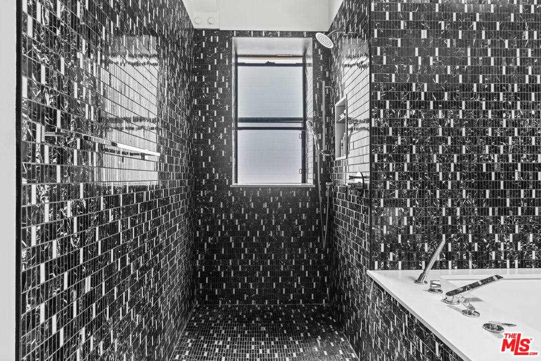 548 Rose Avenue Venice, CA 90291 - Photo 35 of 48 a bathroom with a bathtub and shower