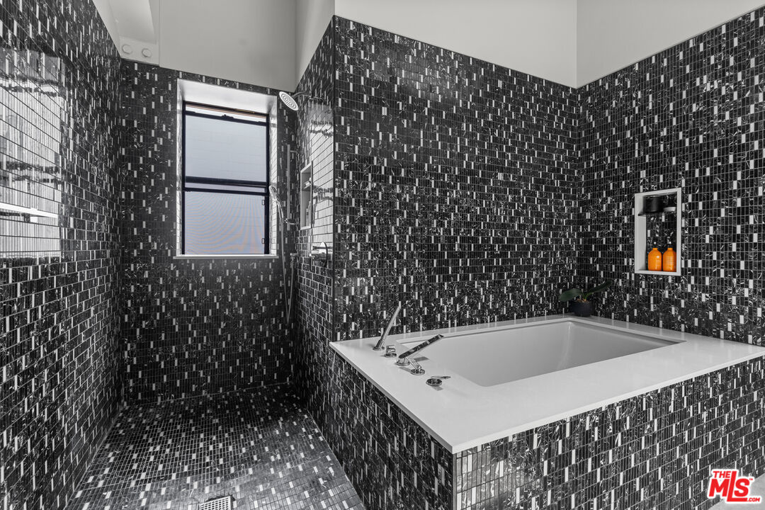 548 Rose Avenue Venice, CA 90291 - Photo 36 of 48 a bathroom with a bathtub and shower