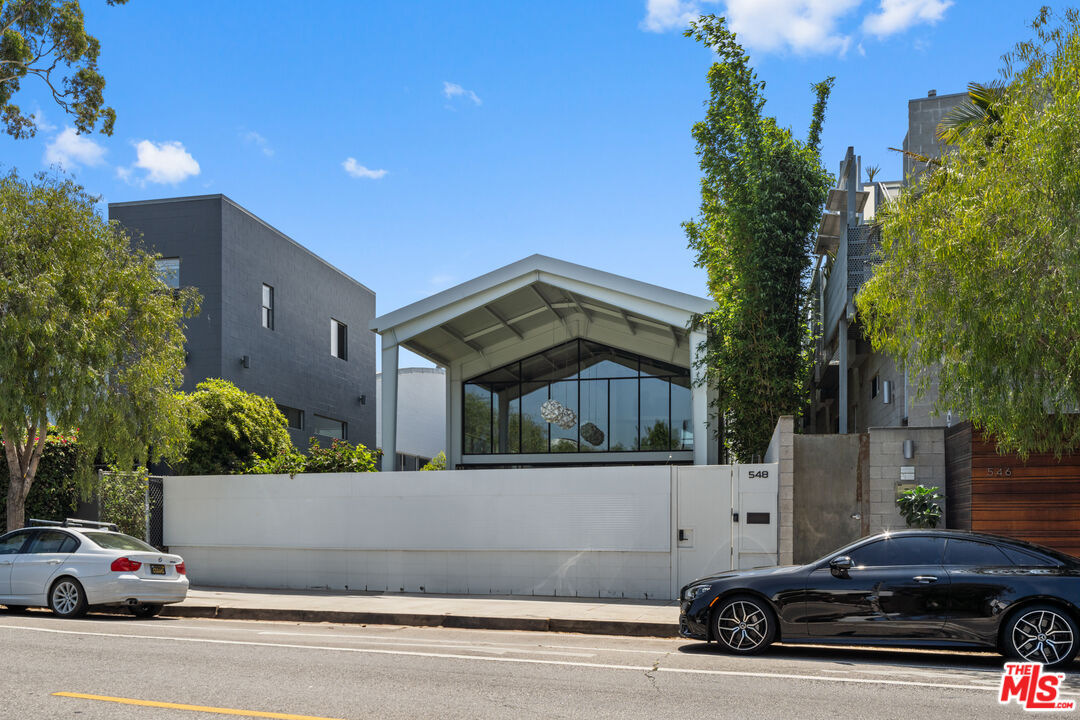 548 Rose Avenue Venice, CA 90291 - Photo 5 of 48 a view of a car parked on the side of a street