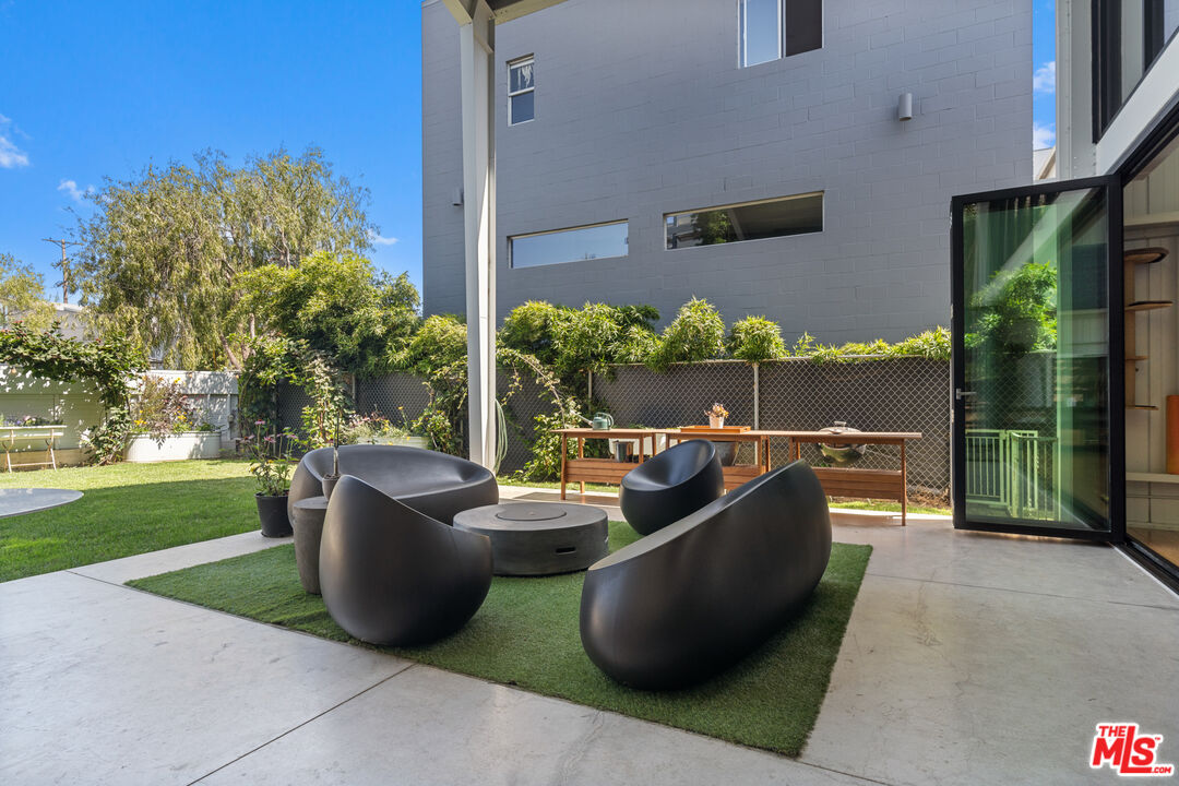 548 Rose Avenue Venice, CA 90291 - Photo 7 of 48 a view of a patio with couches chairs potted plants and a big yard