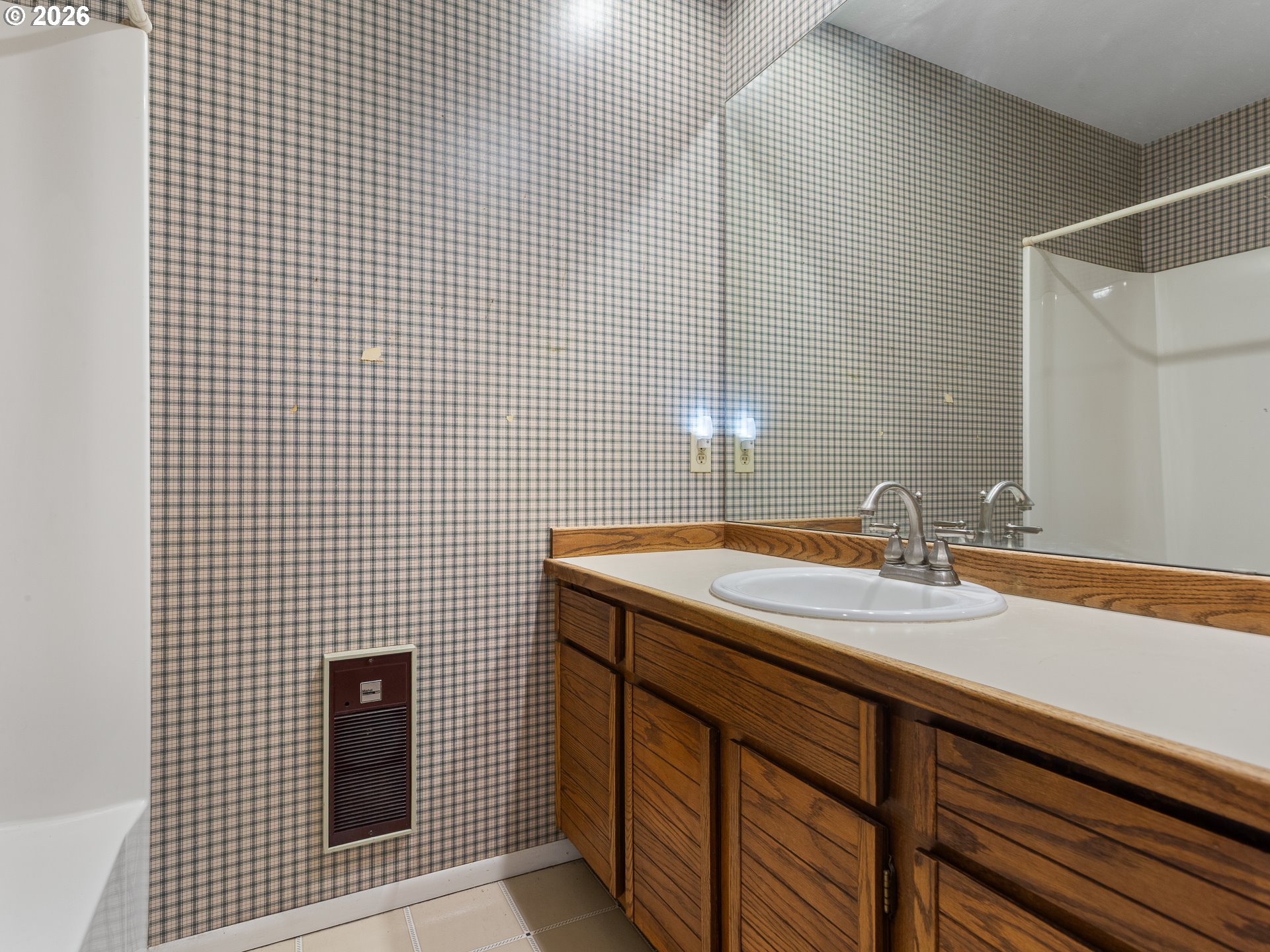 7908 Northeast Loowit Loop, Unit 50 Vancouver, WA 98662 - Photo 30 of 44 Bathroom