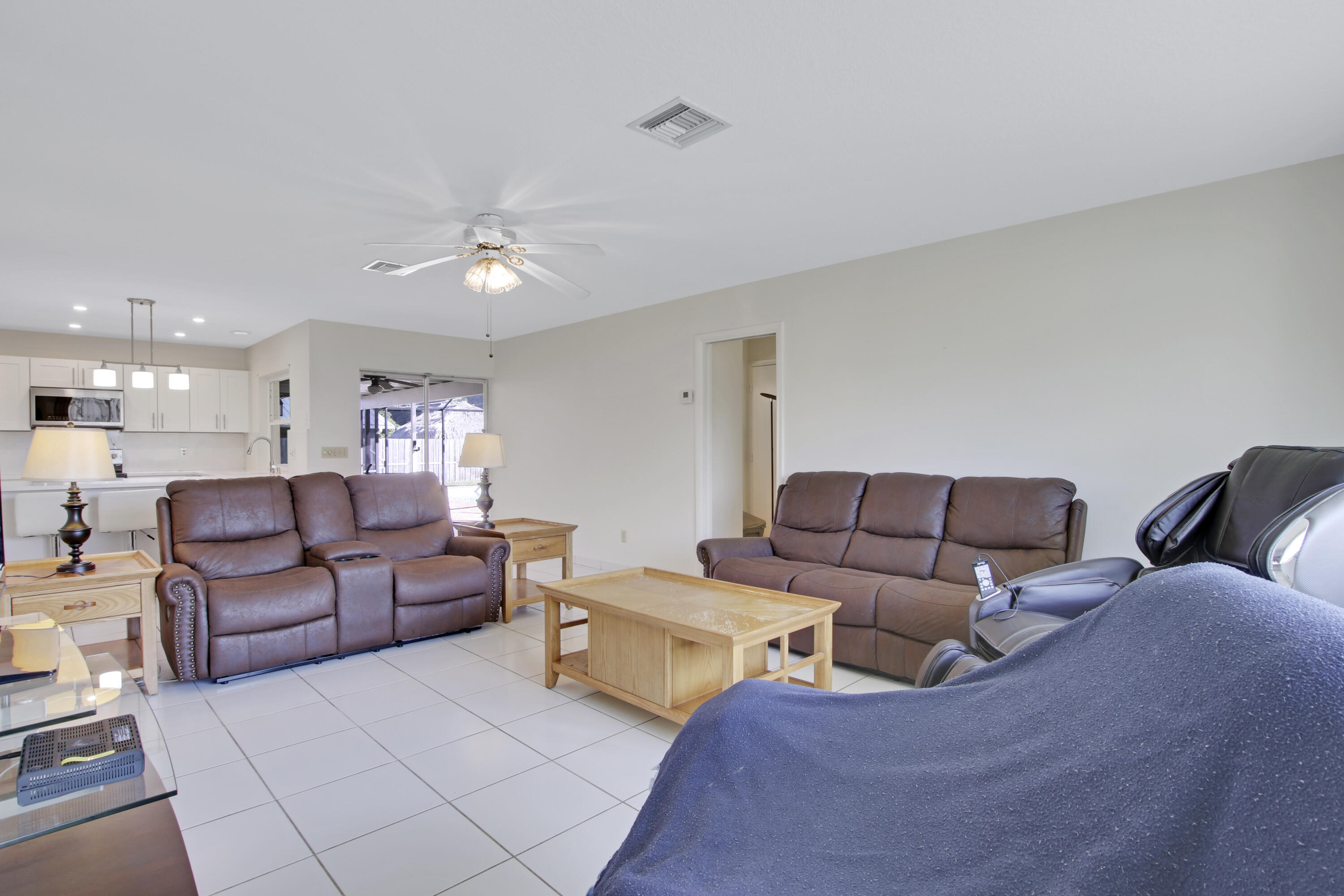 2480 Windsor Road Palm Beach Gardens, FL 33410 - Photo 20 of 44 Family room
