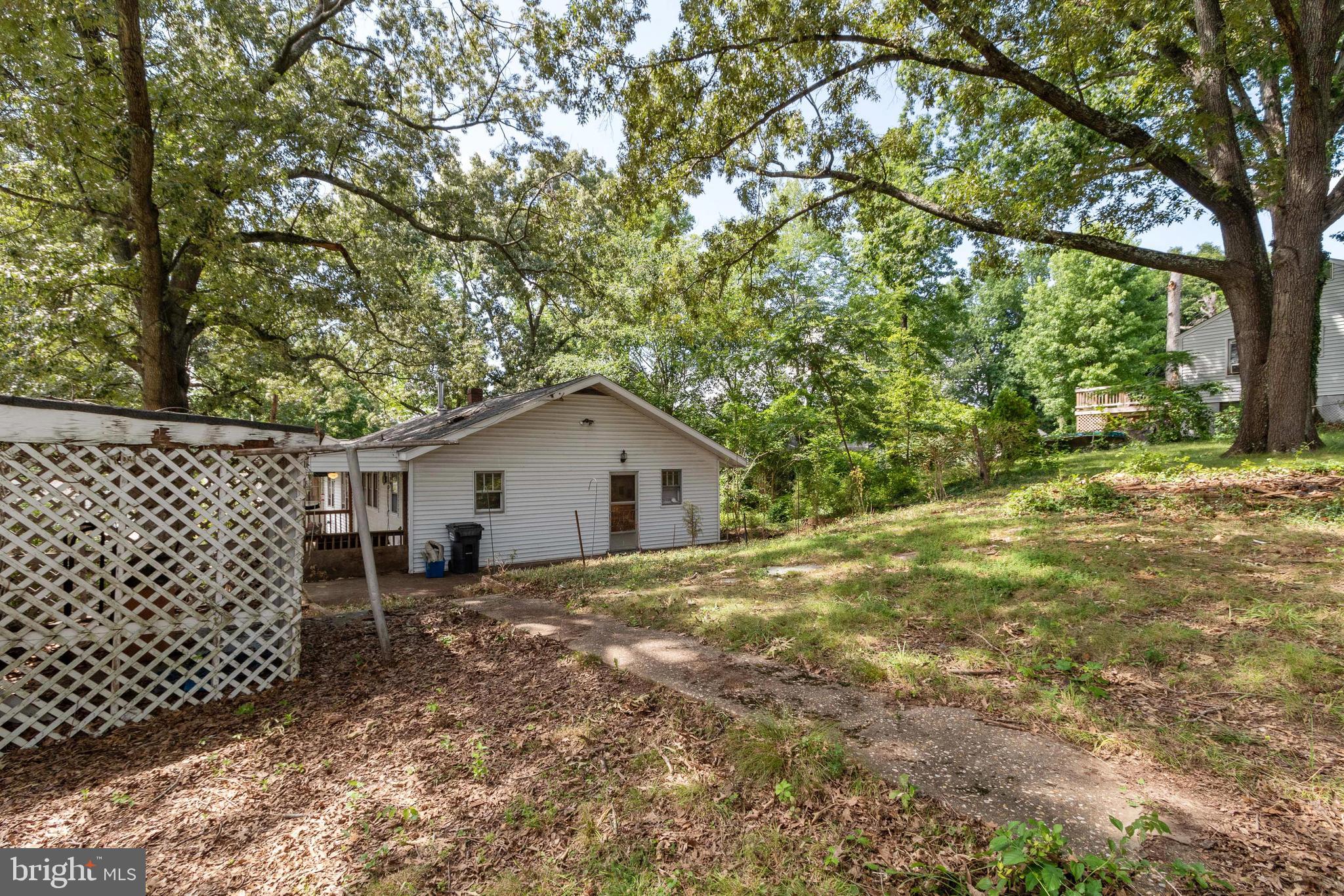 18617 Triangle Street Triangle, VA 22172 - Photo 28 of 30 back yard