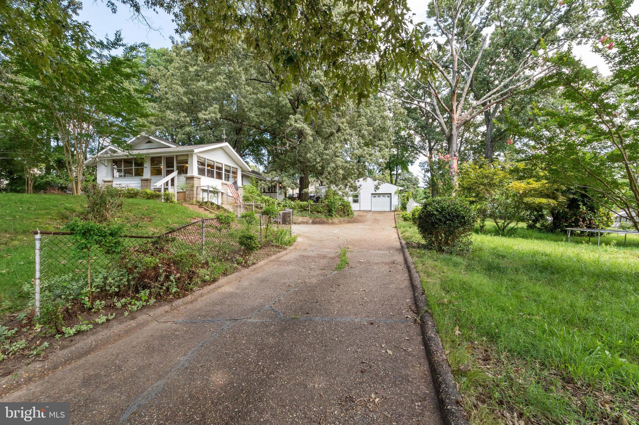 18617 Triangle Street Triangle, VA 22172 - Photo 6 of 30 Long drive with ample parking