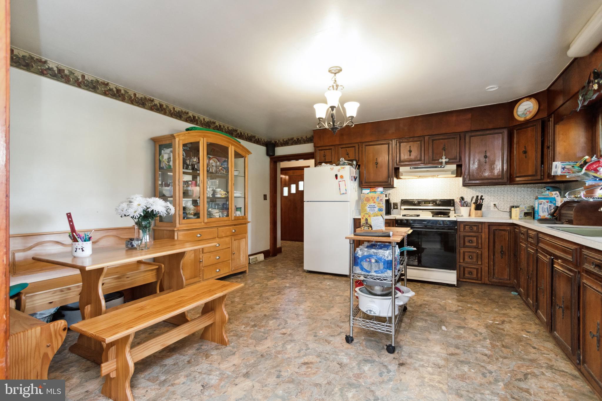 18617 Triangle Street Triangle, VA 22172 - Photo 7 of 30 Large kitchen