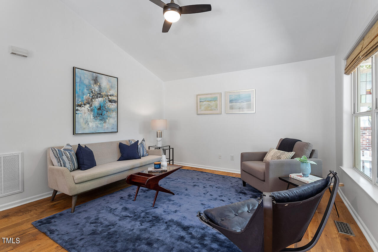 532 Moseley Lane Raleigh, NC 27601 - Photo 5 of 31 532 Moseley Lane_11