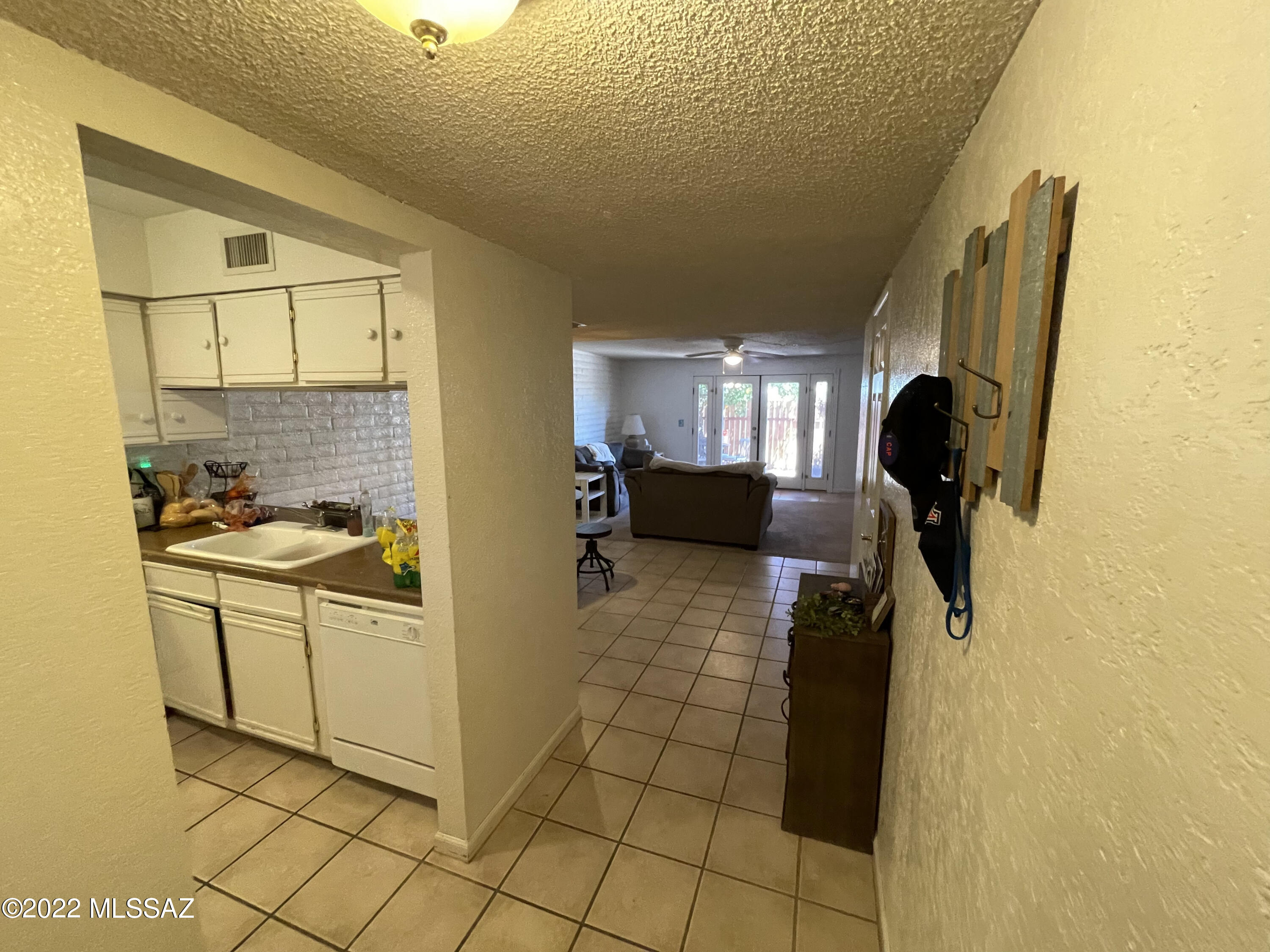 1333 South Wright Road Tucson, AZ 85713 - Photo 2 of 13