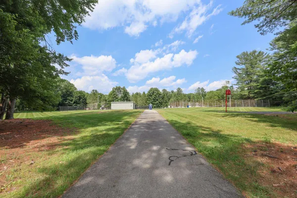 $1,700 | 156 L Capitol Hill Drive, Londonderry, NH 03053