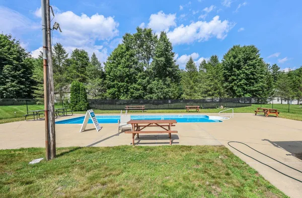 $1,700 | 156 L Capitol Hill Drive, Londonderry, NH 03053