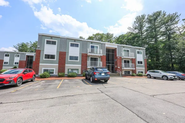 $1,700 | 156 L Capitol Hill Drive, Londonderry, NH 03053
