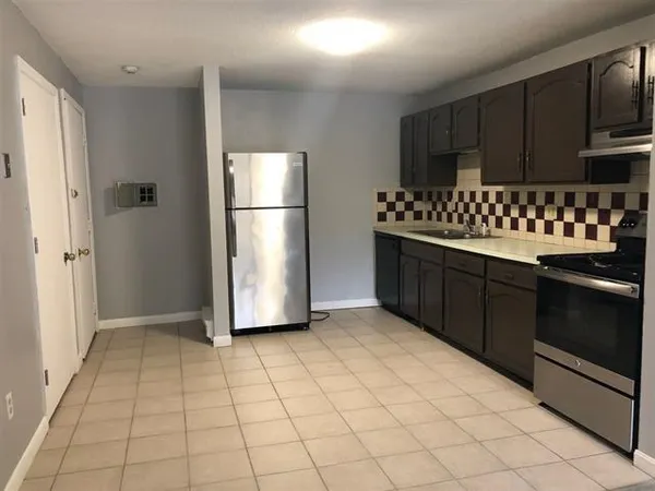 $1,700 | 156 L Capitol Hill Drive, Londonderry, NH 03053