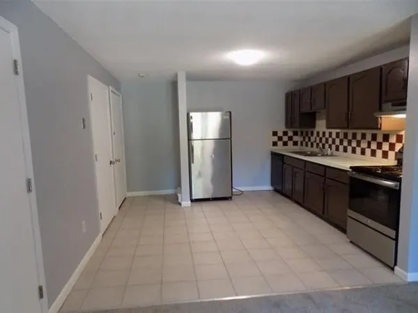 $1,700 | 156 L Capitol Hill Drive, Londonderry, NH 03053