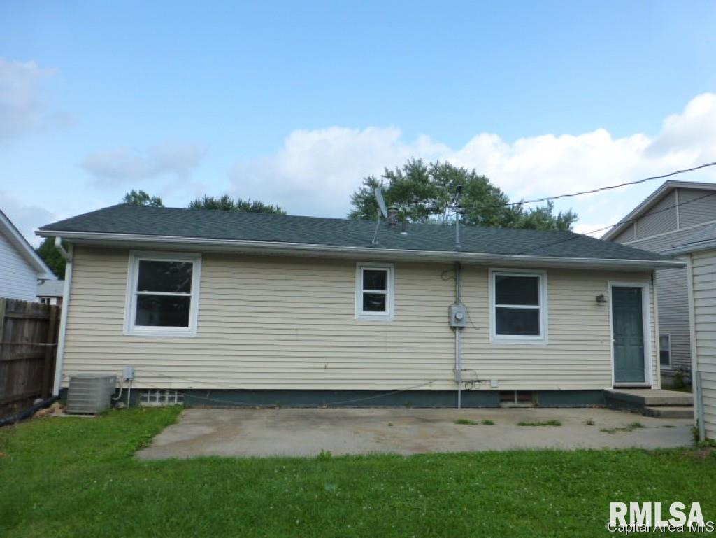 1831 Fairfield Drive Springfield, IL 62702 - Photo 15 of 17 Gallery Image 15